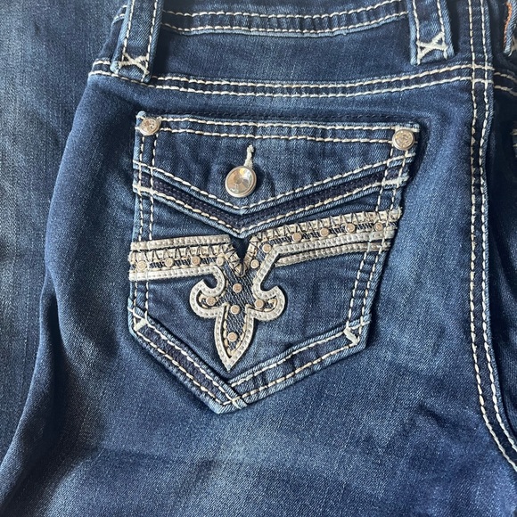 Skinny Rock Revival Dark Wash Jeans✨ - Picture 3 of 10